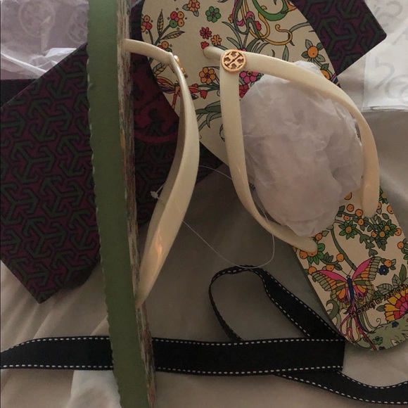 NEW!! Tory Burch Flip Flops - Picture 6 of 7